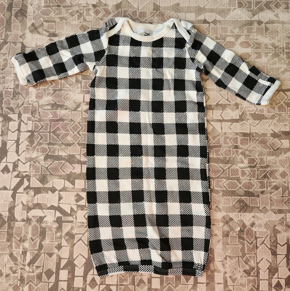 NWOT Yoga Sprout 0-6M Baby Black&White Flannel Nightgown with Hand Covers